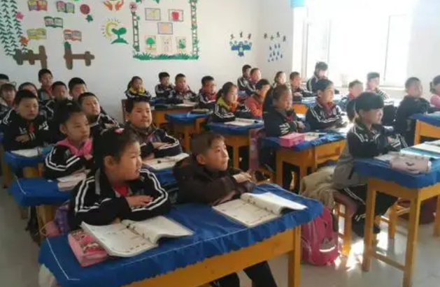 检课体系为数字引擎打通课前学情确诊课中动态捕捉课后数据复