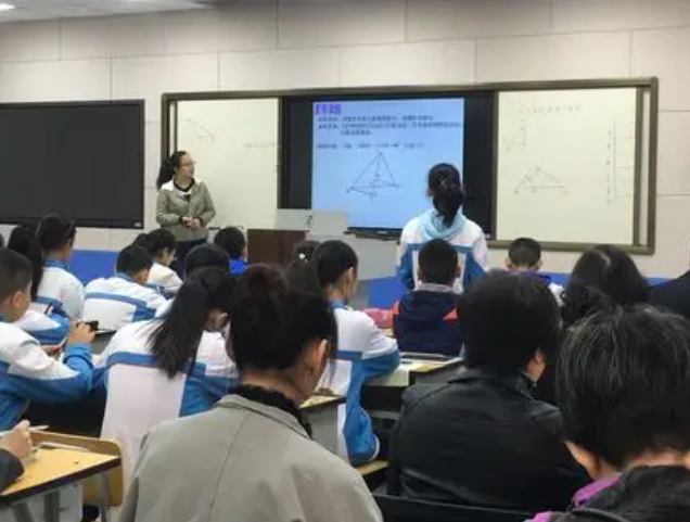 守住师生互动的表达基本功练好讲堂驾御的基本功