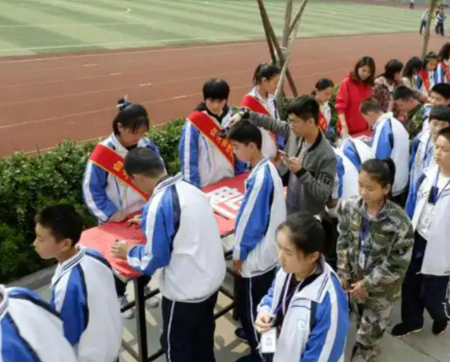 生长渠道推进教师从技能使用者向数字教育生态共建者转型